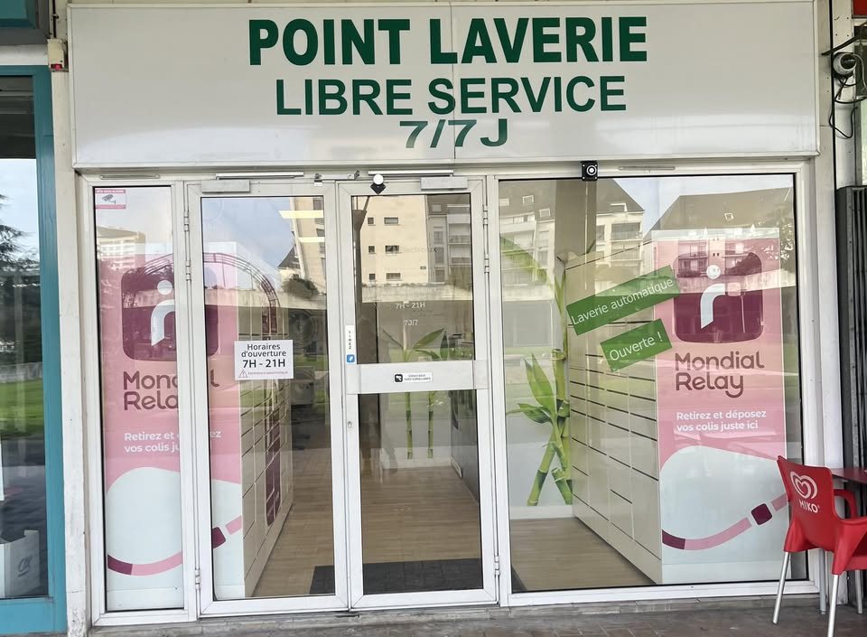 Façade de Point Laverie, libre-service 7j/7, galerie Stendhal à Tours